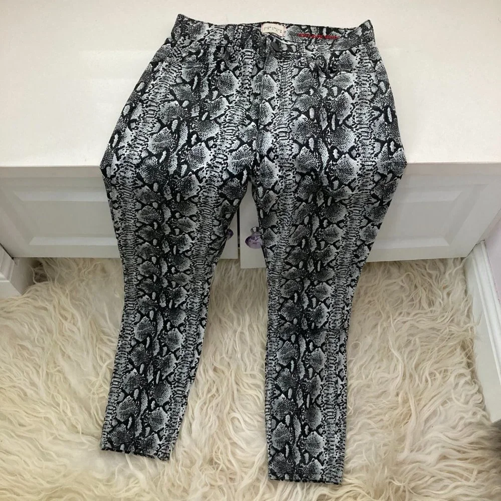 Alice and Olivia Good High Rise Skinny Jeans in Snake - Picture 6 of 13